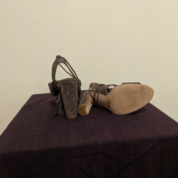 Heels - Picture 3 of 4